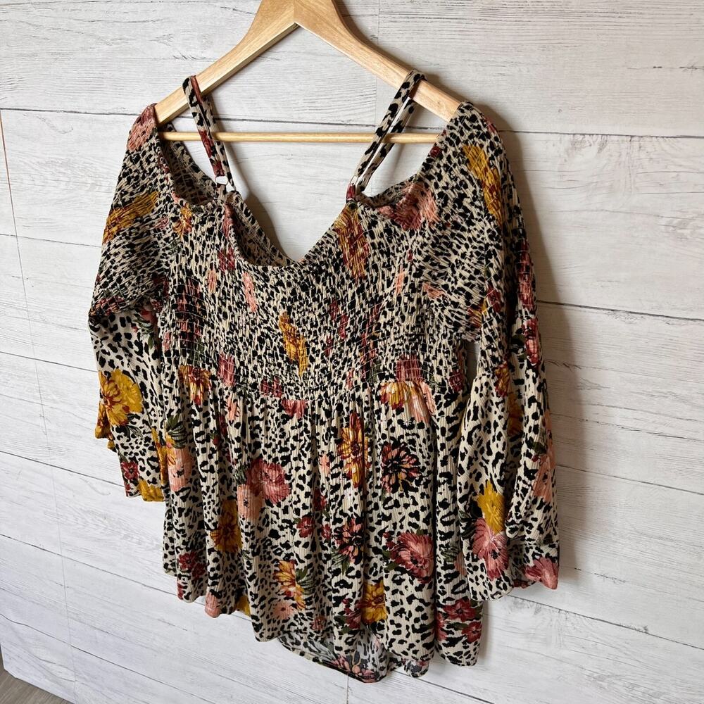 Torrid Blouse Womens Size 2 Babydoll Crinkle Gauze Smocked Leopard Floral Flirty - Picture 14 of 16